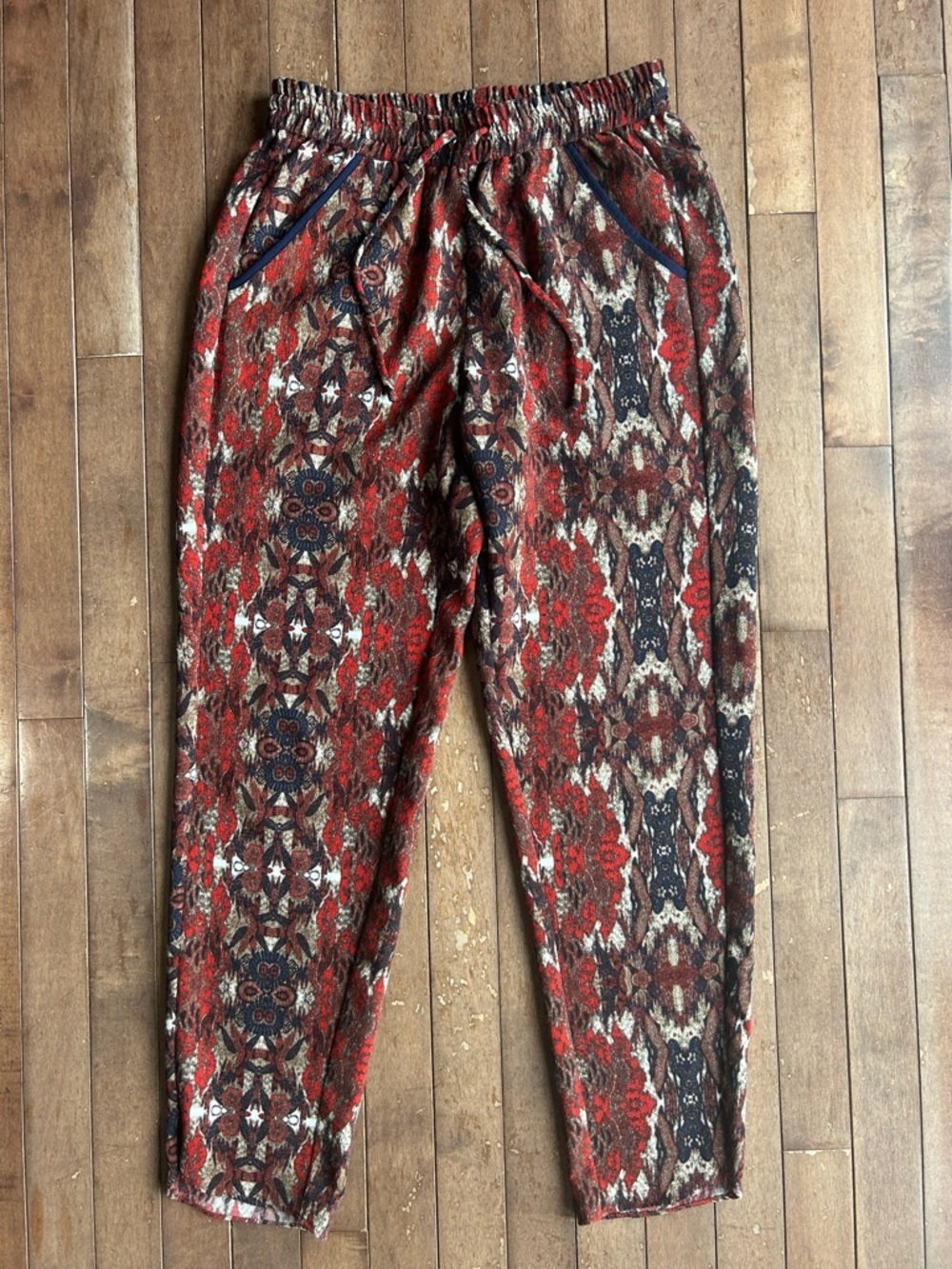 Cartonnier Red and Navy Abstract Drawstring Ankle Pants Size Small
